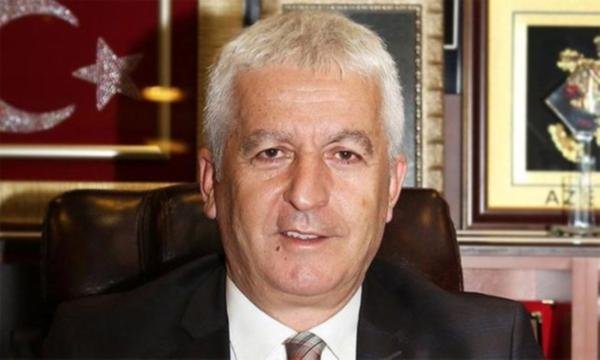 AKP'liler, AKP'li belediye başkanını yolsuzlukla suçladı