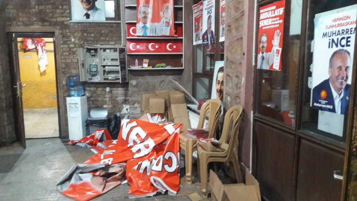 AKP'liler Konya'da CHP'nin Seçim Koordinasyon Merkezini'ne saldırdı, 3 CHP'liyi yaraladı