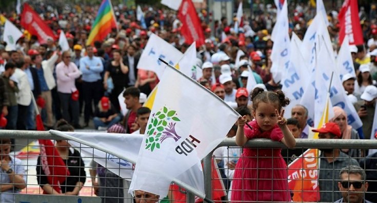 AKP'ye seçim mitinglerini yasaklayan Almanya, HDP'ye izin verdi