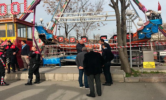 Ankara'da lunaparkta gondolun kolu koptu