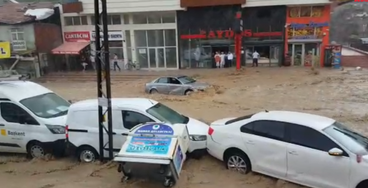 Ankara'da sel felaketi: 6 kişi yaralandı