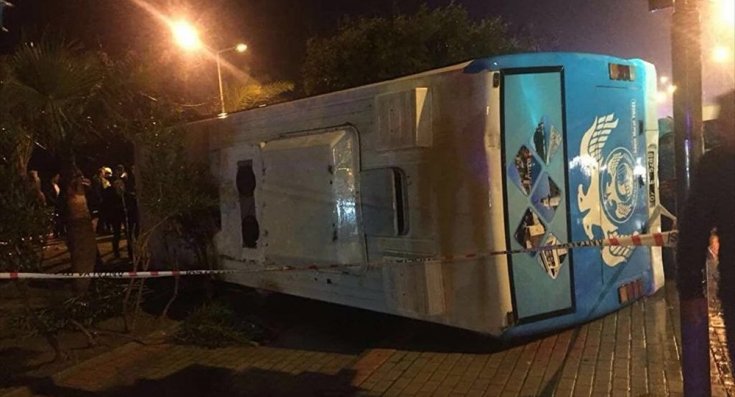 Antalya'da askerleri taşıyan minibüs devrildi: 23 yaralı