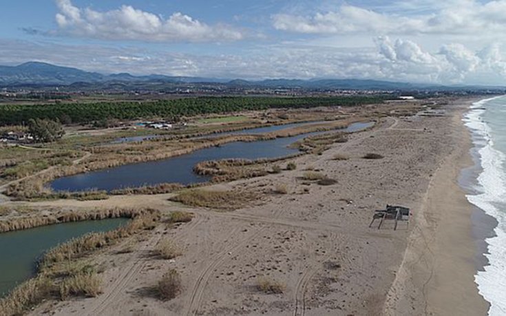 Antalya'da mera ve ormanlık alana golf sahası