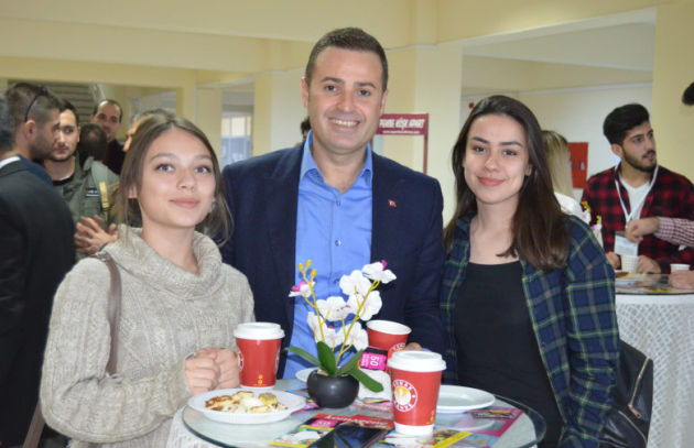 Balıkesir Büyükşehir Belediye Başkan adayı Akın: Balıkesir’de gençlerimize daha çok sahip çıkacağız