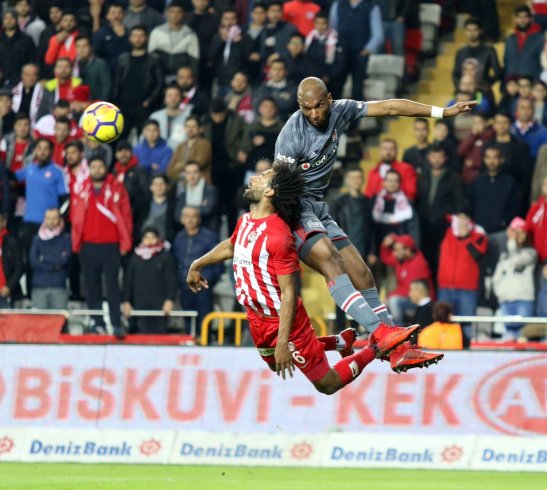 Beşiktaş, Antalyaspor'u deplasmanda 2-1 yendi Beşiktaş, Antalyaspor'u deplasmanda 2-1 yendi