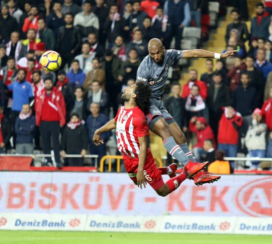 Beşiktaş, Antalyaspor'u deplasmanda 2-1 yendi