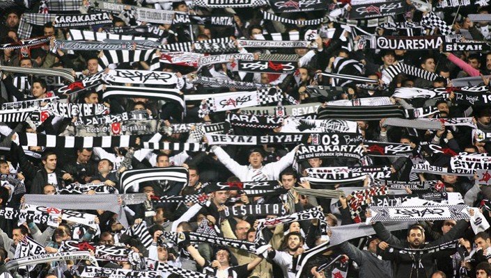 Beşiktaş, ceza ihtimaline karşı Avrupa maçlarına taraftar götürmeme kararı aldı Beşiktaş, ceza ihtimaline karşı Avrupa maçlarına taraftar götürmeme kararı aldı