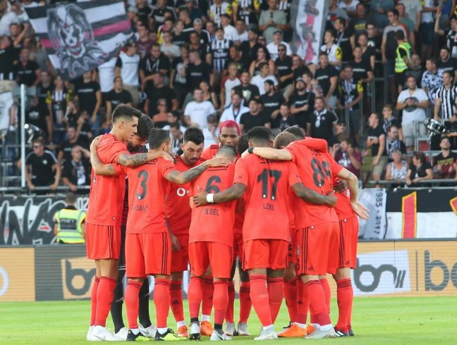 Beşiktaş, UEFA Avrupa Ligi'nde play-off turuna yükseldi