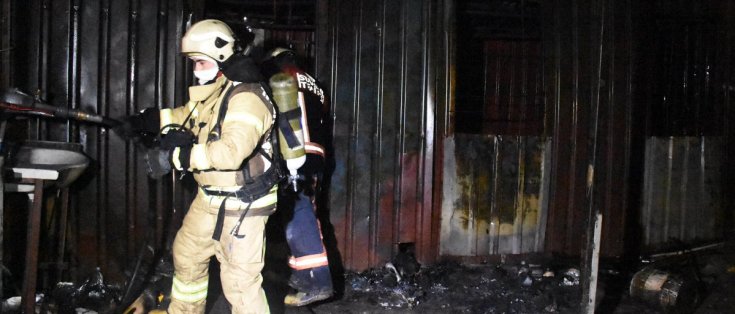 Beylikdüzü'nde konteynerde yangın: 3 işçi öldü