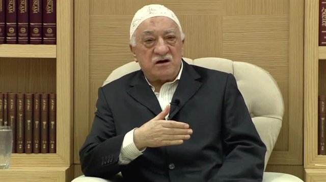 ''Bir de bakmışsınız ki MİT’e ait bir uçakta gözlerindeki bantlar çözülüp, 'Memlekete hoş geldin Gülen' denilmiş''