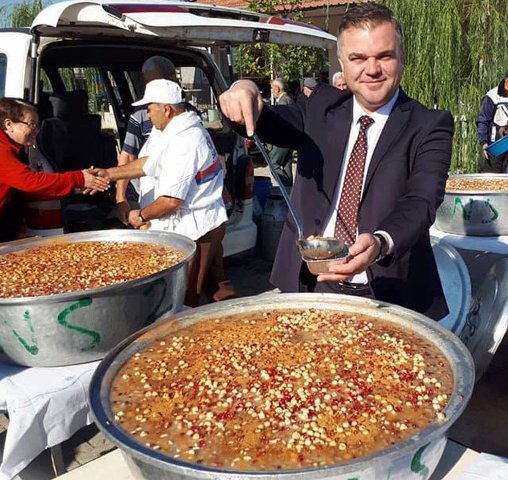 Büyükmandıra Belediyesi'nden aşure ikramı