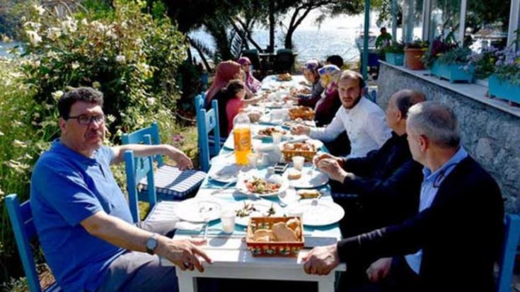 Çalışmak istemedikleri memurun ardından kurban kestiler