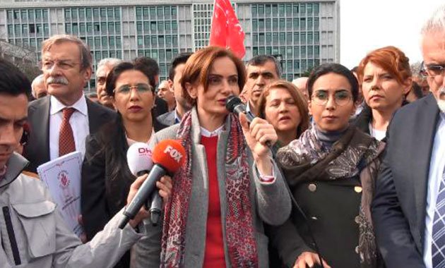 CHP İstanbul İl Örgütü İBB önünde Mevlüt Uysal'ı protesto etti