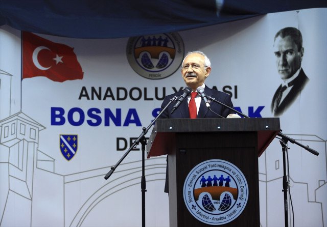 CHP Lideri Kemal Kılıçdaroğlu, Boşnaklarla Pendik'te sokak iftarında buluştu