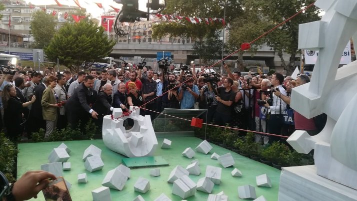 CHP Lideri Kemal Kılıçdaroğlu, Kartal'da Srebrenitsa Katliamı anma törenine katıldı CHP Lideri Kemal Kılıçdaroğlu, Kartal'da Srebrenitsa Katliamı anma törenine katıldı