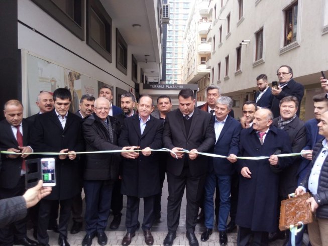 CHP'li vekiller, Marmara Karadenizliler Federasyonu'nun yeni hizmet binasının açılış törenine katıldı