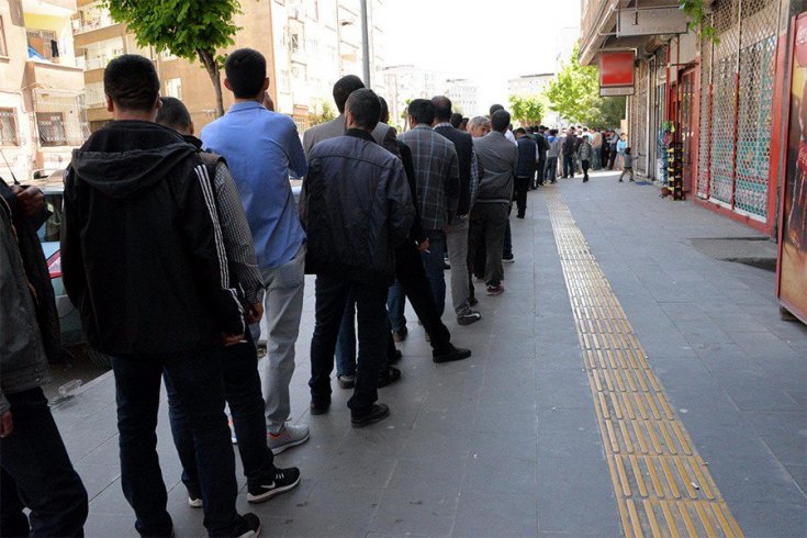 Diyarbakır'da geçici iş için 5 saatte 5 bin kişi başvurdu