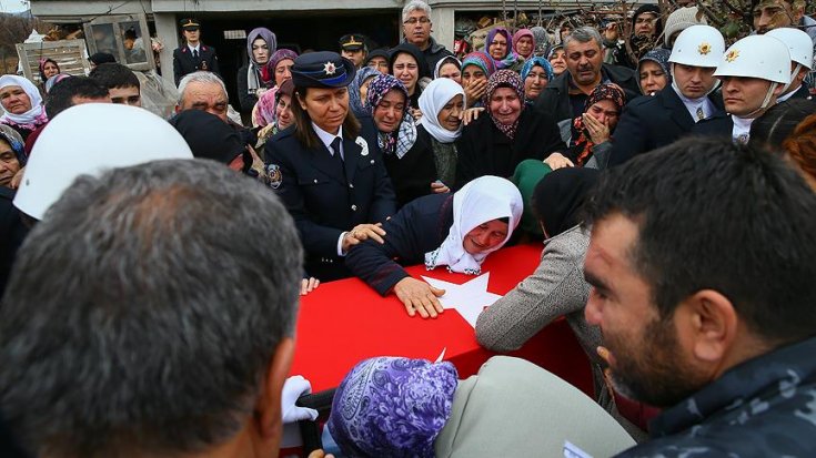 Diyarbakır'da şehit olan polis memuru son yolculuğuna uğurlandı
