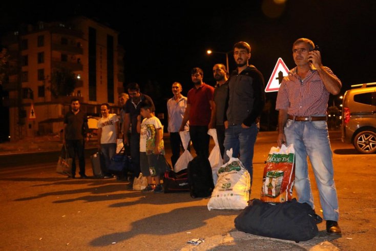 Diyarbakır'dan İstanbul'a giden otobüsün şoförü klima yüzünden tartıştığı yolcuları Siverek'te indirdi