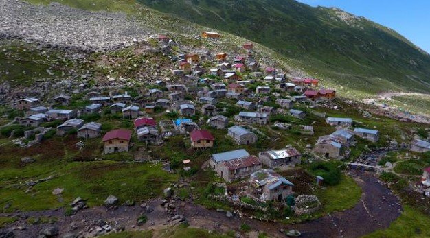 'Doğa bozulmasın' diye yaylaya yol istemiyorlar: 'Yükümüzü sırtımızda taşırız'