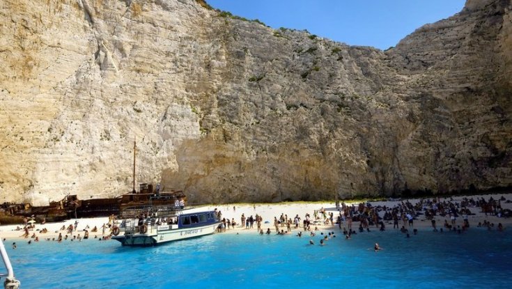 Dünyaca ünlü Navagio plajı çöktü: 7 kişi yaralandı