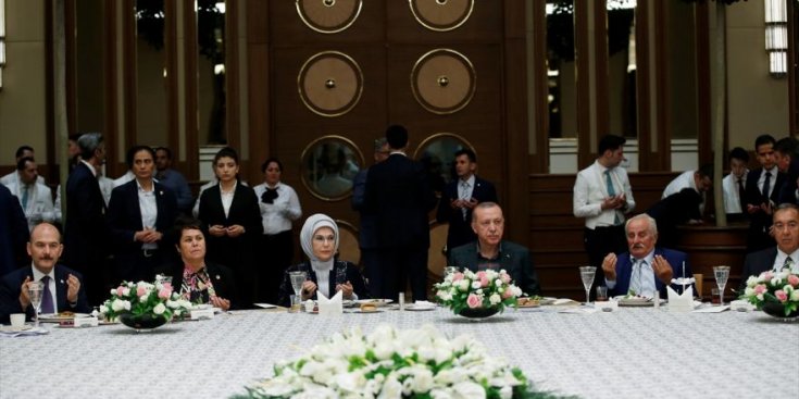 'Erdoğan, Beştepe'de muhtarlara verdiği iftarda tehditle TBMM personelini çalıştırdı' iddiası