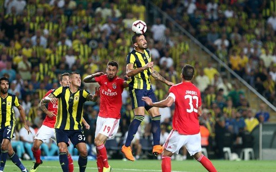 Fenerbahçe, Benfica ile 1-1 berabere kalarak Şampiyonlar Ligi'ne veda etti