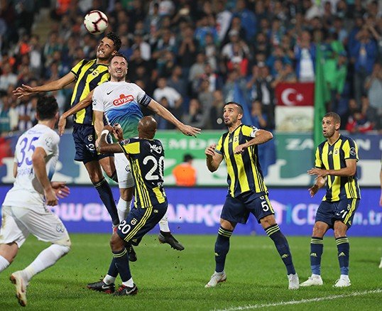 Fenerbahçe, Çaykur Rizespor'a 3-0 mağlup oldu