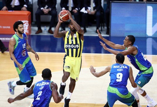 Fenerbahçe Doğuş final serisinde 2-0 öne geçti