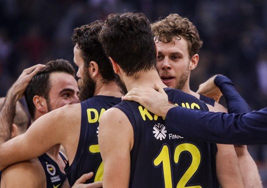 Fenerbahçe, Olympiakos'u deplasmanda devirdi