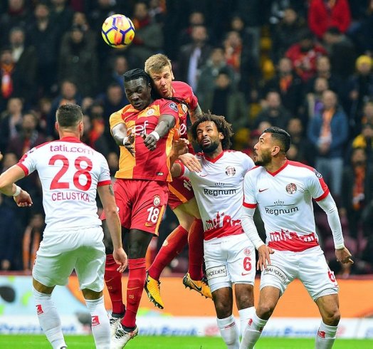 Galatasaray, Antalyaspor'u 3-0 yendi