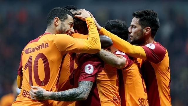 Galatasaray, Konyaspor'u 4-1 mağlup etti Galatasaray, Konyaspor'u 4-1 mağlup etti