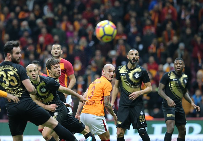 Galatasaray, Osmanlıspor'u 2-0 yendi Galatasaray, Osmanlıspor'u 2-0 yendi