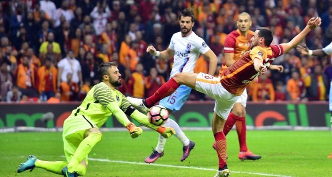 Galatasaray, Trabzonspor'u 2-1 yendi Galatasaray, Trabzonspor'u 2-1 yendi