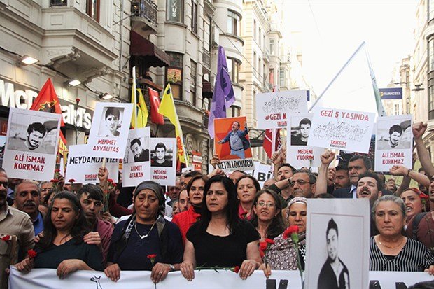 Gezi direnişinin 5. yıl dönümünde Taksim'de yürüyüş düzenlendi Gezi direnişinin 5. yıl dönümünde Taksim'de yürüyüş düzenlendi