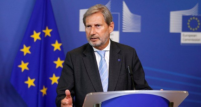 Hahn: Deniz Yücel'in serbest bırakılması, Türkiye'deki hukuk devleti sorunlarıyla ilgili kaygıları değiştirmedi