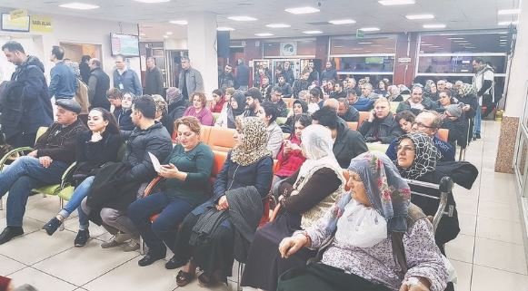 Hastanelerin acilleri dolup taşıyor, acil müdahale gereken hastalar saatlerce sıra bekliyor