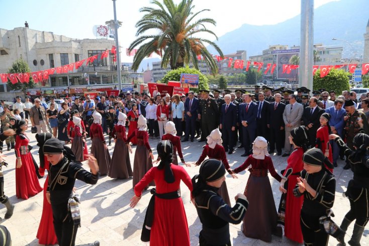 Hatay'ın anavatana katılmasının 79'uncu yıl dönümü düzenlenen törenlerle kutlandı