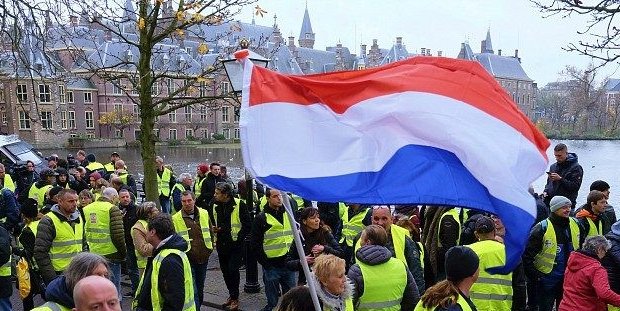 Hollanda'da 'Kırmızı Yelekliler' eylem yapacak