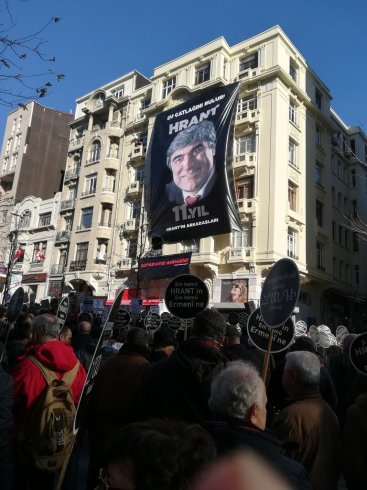 Hrant Dink, ölümünün 11'inci yılında vurulduğu yerde anıldı