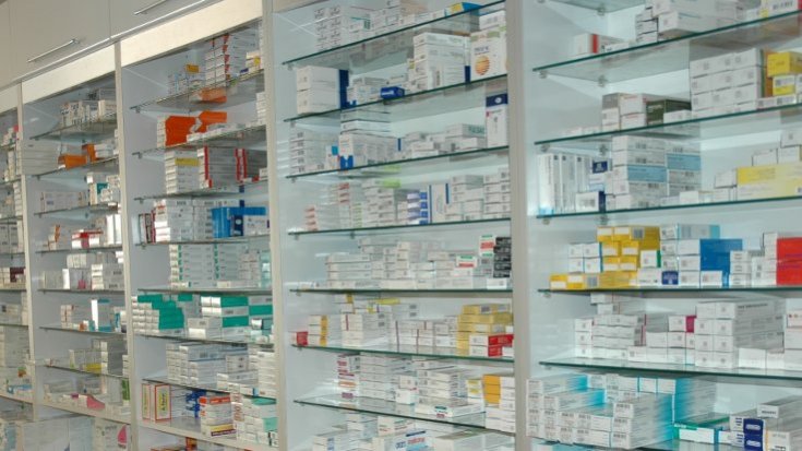 'İlaç şirketleri zam beklentisiyle ilaç stokluyor'