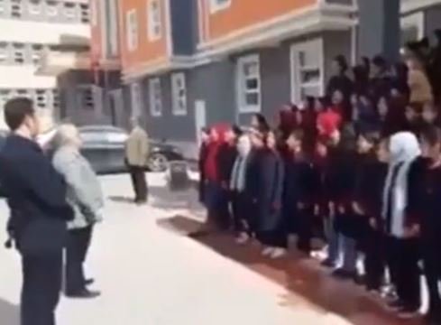 İmam Hatip Lisesi'nde öğrencilere dini yemin okutuldu!