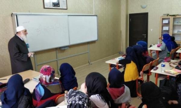 İmam hatipte sarıklı cübbeli 'adalet' dersi!