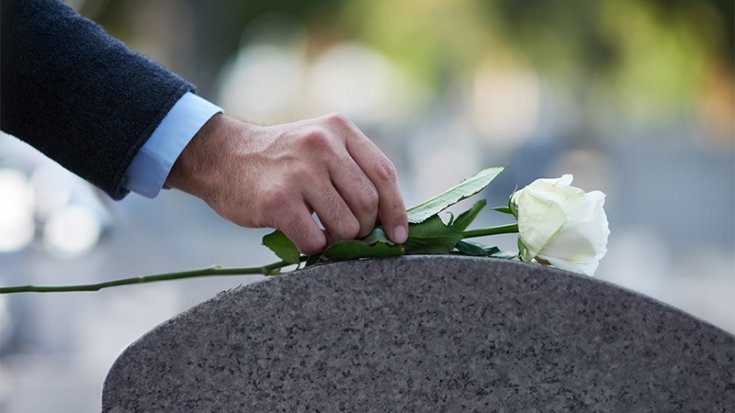 İnsanlar 2050 yılından itibaren kendi cenazelerine katılabilecek