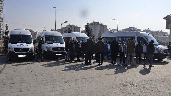 İran'la Türkiye arasında minibüs seferleri başladı