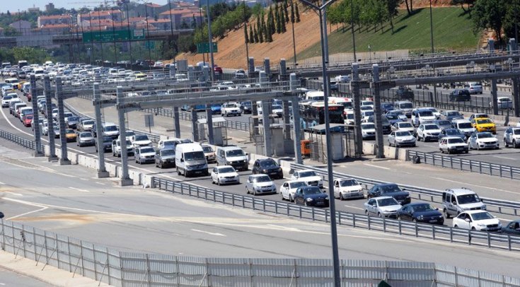 İstanbul boşalıyor; Bayram trafiği başladı
