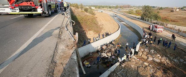 Kaçak göçmenleri taşıyan kamyon devrildi: Ölü sayısı 22'ye yükseldi