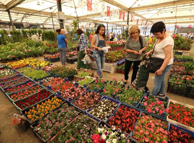 Karşıyaka Çiçek Festivali’ne 40 bin ziyaretçi