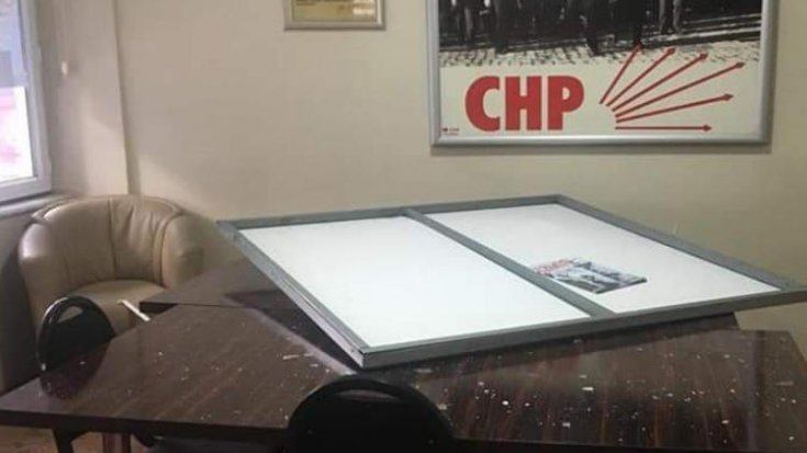 Kayseri’de CHP ilçe binasına saldırı