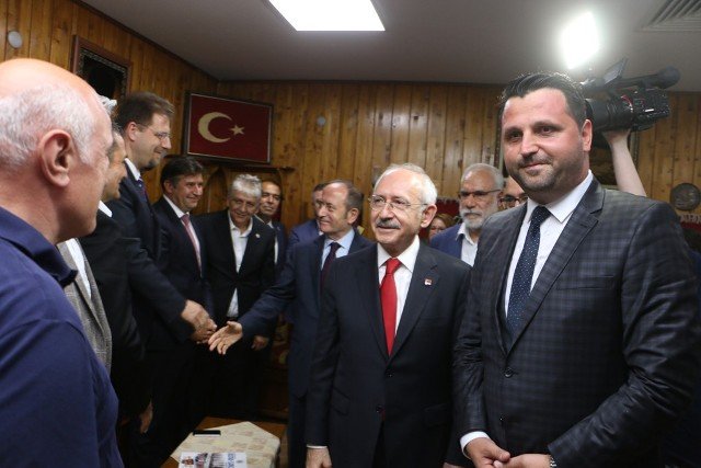 Kılıçdaroğlu, Boşnaklarla Pendik'te sokak iftarında buluştu